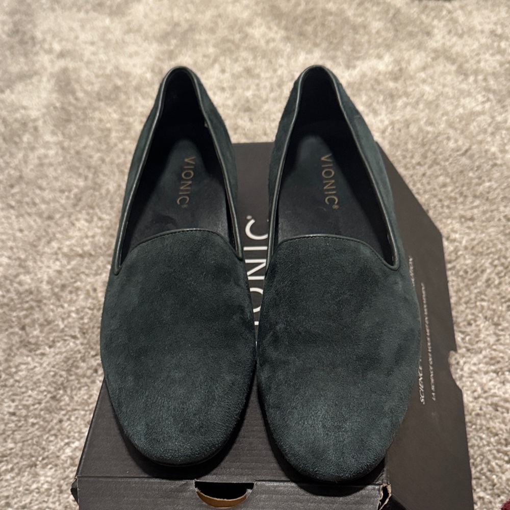 Vionic Women's Elegant Black Loafers - Picture 1 of 7